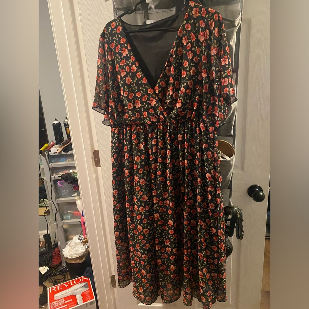 Floral pattern dress with low cut front